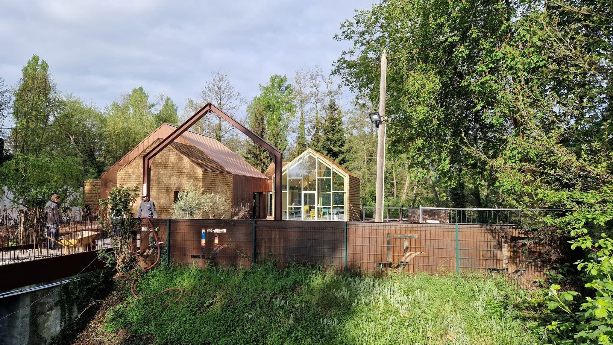 Façade, toiture et comptoir en zinc – Alsace